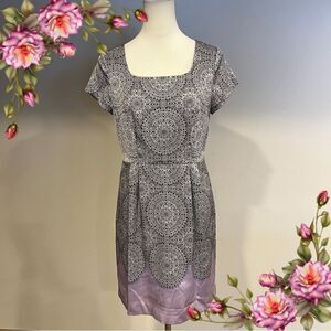 The Limited Elegant Lavender Patterned short sleeve Dress size 4